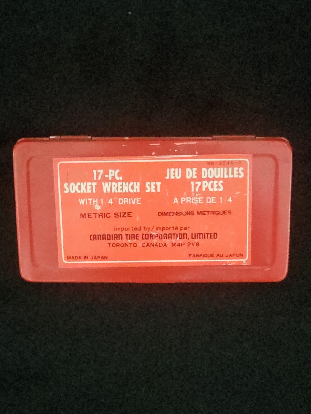 Red 17-Piece Metric Socket Wrench Set